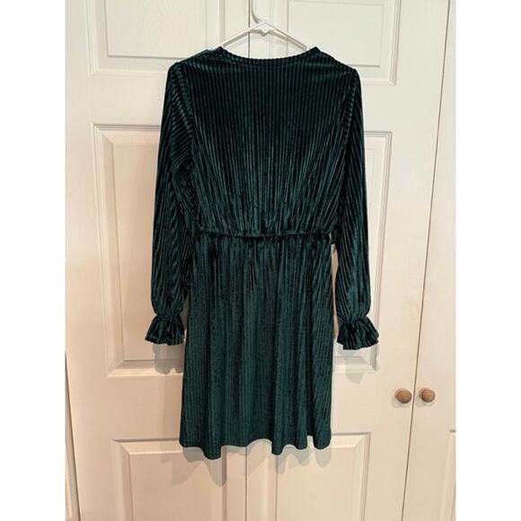 NEW Emerald Green Velvet Velour Dress Long Sleeve V Neck Dress - Picture 11 of 11